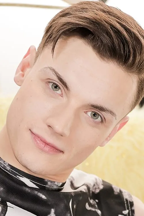 Liam Stone interpretando a