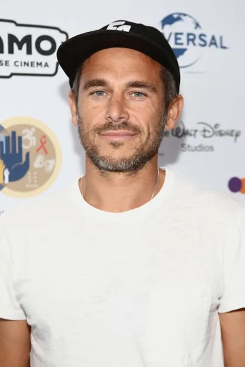 John P. Petrelli ha trabajado con Lije Sarki en 1 ocasiones