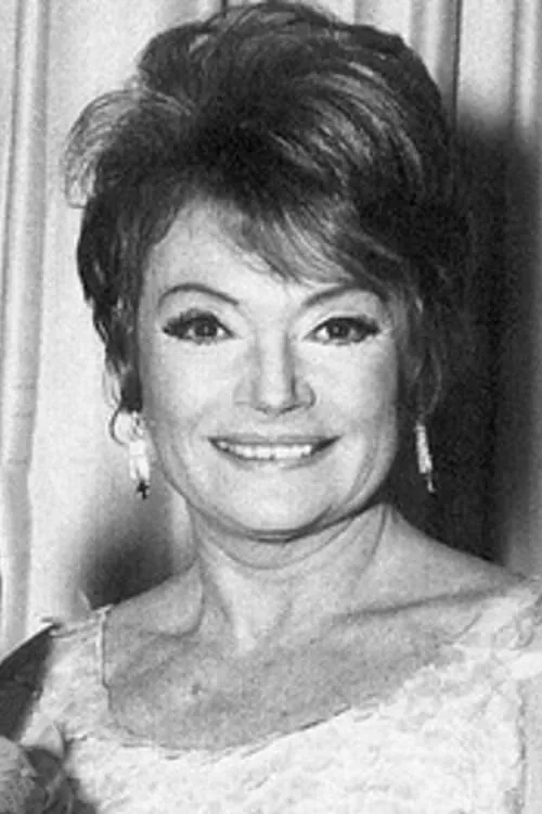 Lila Kedrova interpretando a Sister Anna