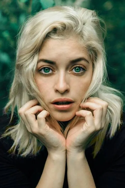 Liliana Durazo interpretando a Teacher (segment: Escuela de platanito)