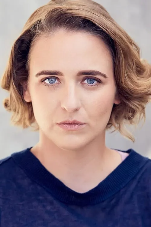 Lilly Nelson interpretando a Miss Kathleen