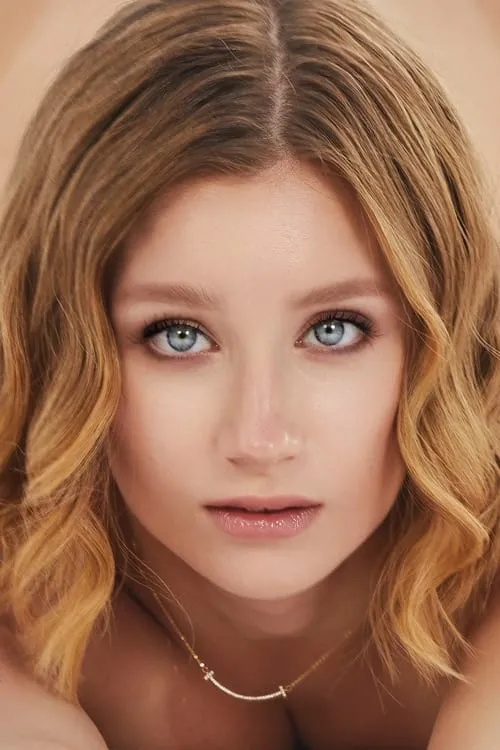 Lily Blossom interpretando a