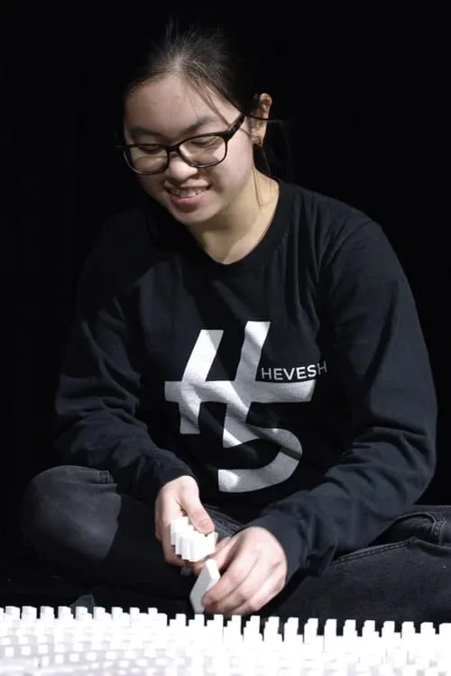 Casey Neistat ha trabajado con Lily Hevesh en 1 ocasiones