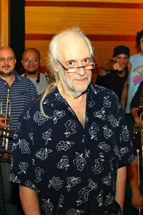 Lincoln Olivetti interpretando a Self - Musician: Keyboard and Arrangements