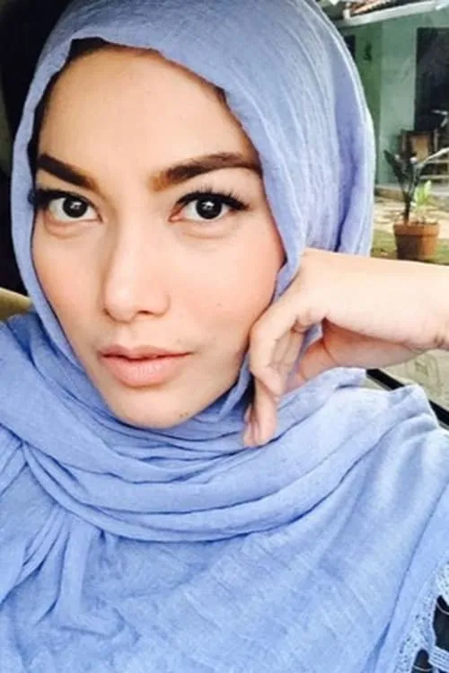 Linda Ramadhanty interpretando a 