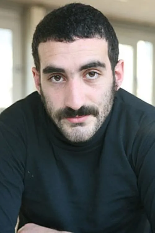 Lionel Dray interpretando a Editor