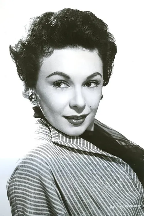 Lisa Ferraday interpretando a Zina Monte