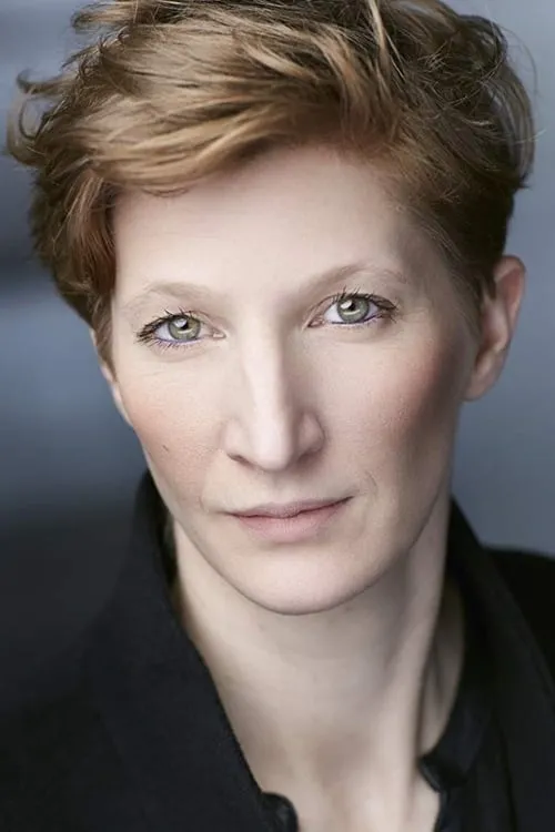 Lisa Reynolds en su biografía y filmografía