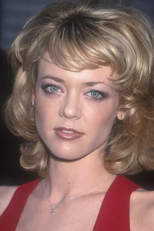 Lisa Robin Kelly interpretando a Devin