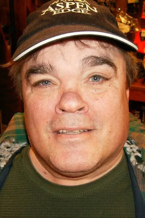 Little Louie interpretando a Himself