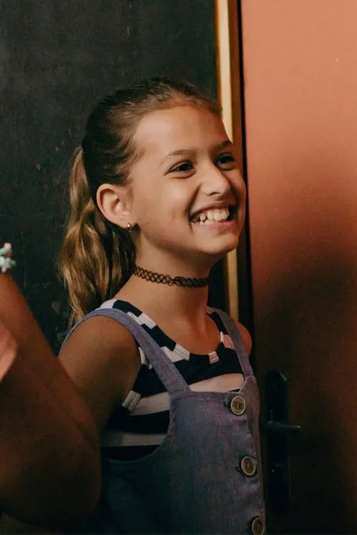 Lívia Borges Meinhardt interpretando a Beca