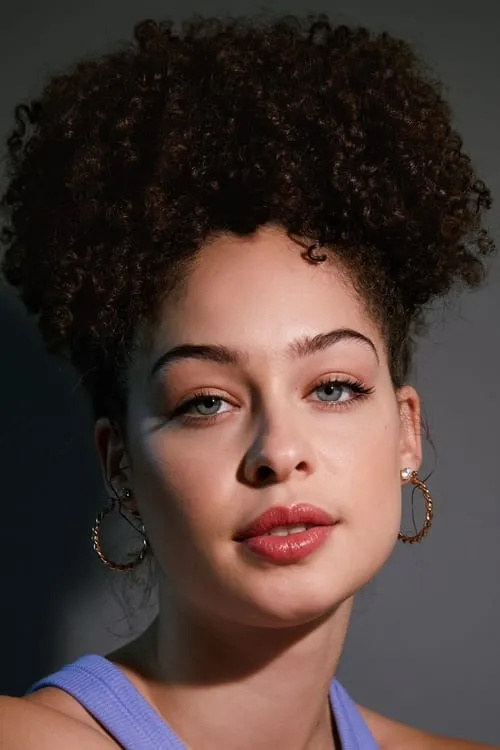 Adria Arjona ha trabajado con Liz Caribel Sierra en 1 ocasiones