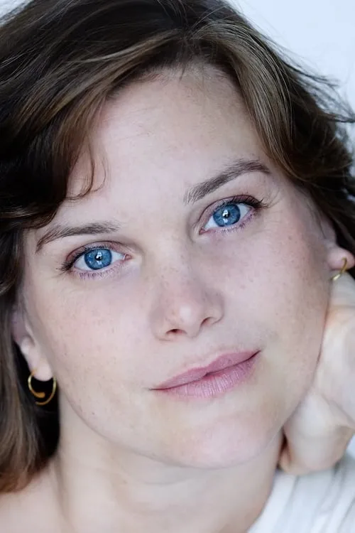 Liz White en su biografía y filmografía