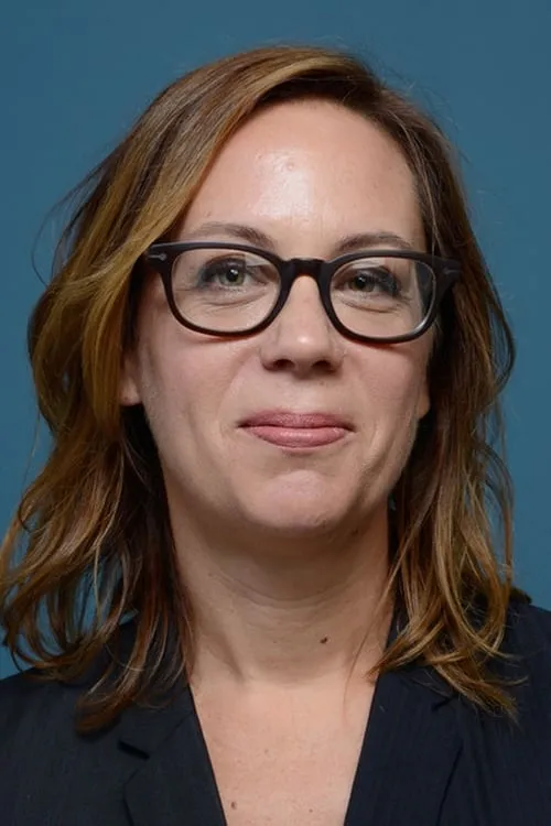 Liza Johnson interpretando a Macko