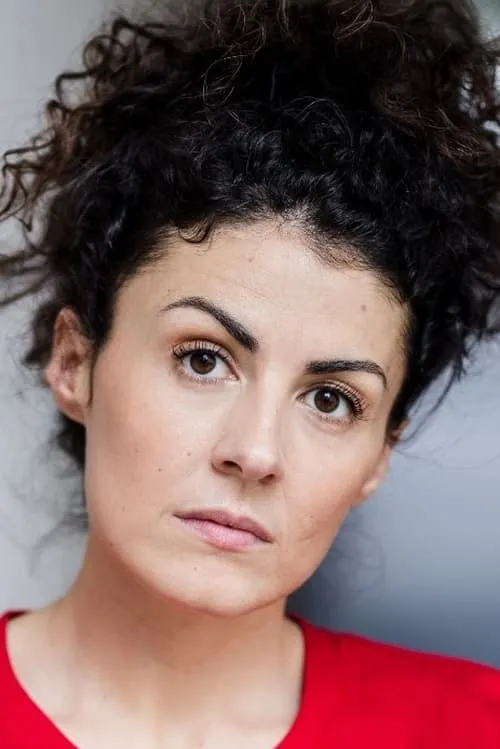 Liza Tzschirner interpretando a Shirin Rayan