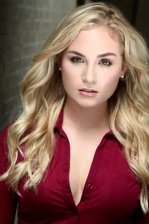 Liza Wilk interpretando a Reporter