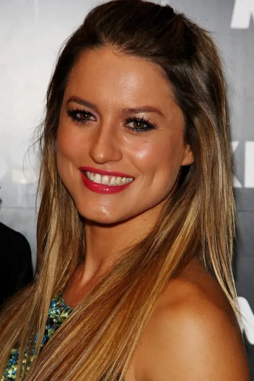 Lola Ponce interpretando a Marcela