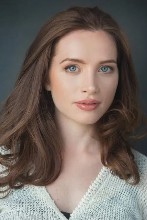 Lorna Nickson Brown interpretando a Young Evie