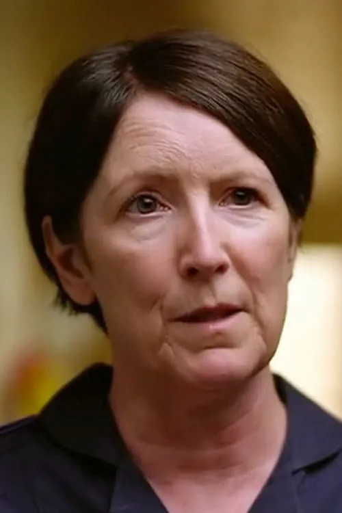 Lorna Wilkinson interpretando a Self