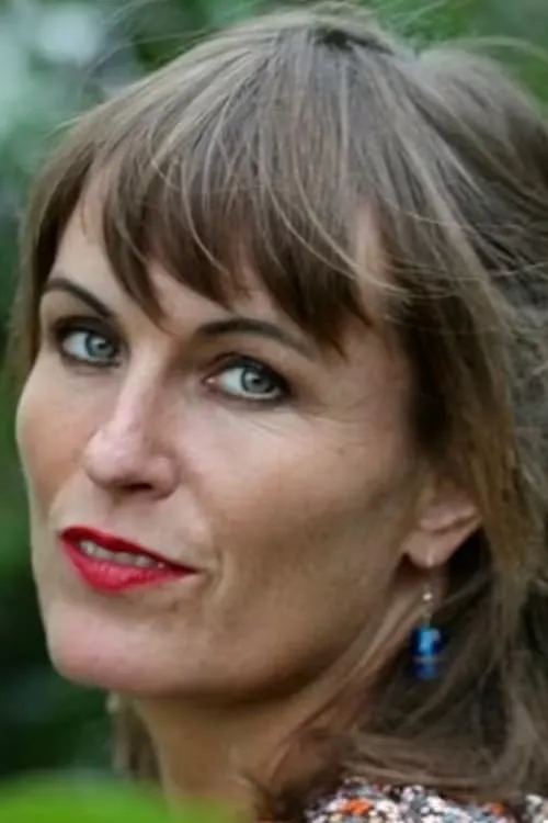 Lotte Arnsbjerg interpretando a Theresa