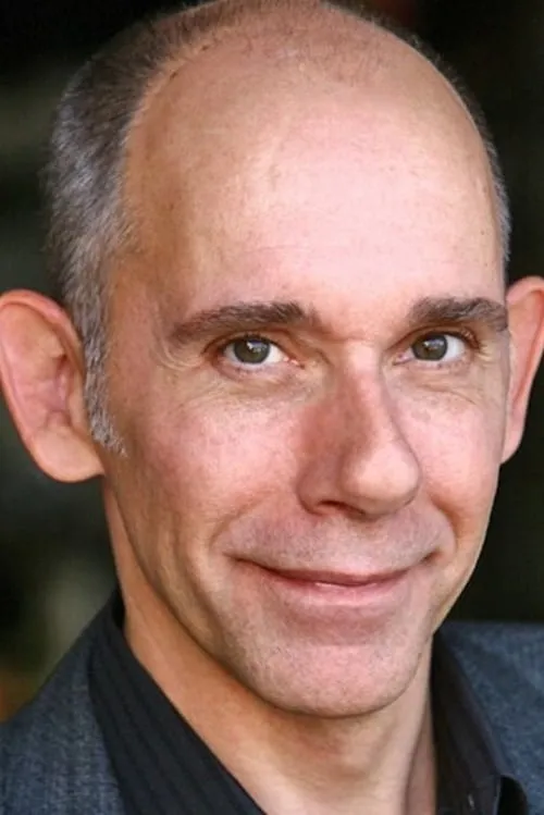 Lou George interpretando a 