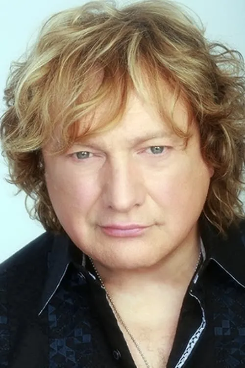 Lou Gramm interpretando a Self