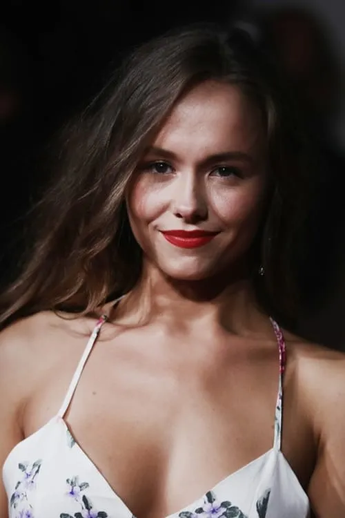 Inès d'Assomption ha trabajado con Lou Luttiau en 1 ocasiones