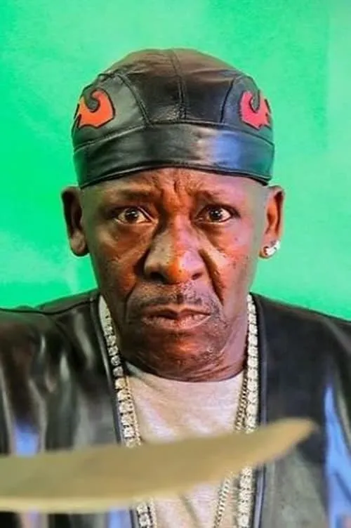 Louie Rankin interpretando a 