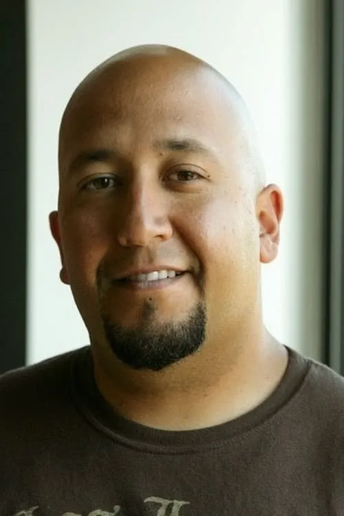 Louis Gonzales interpretando a Self