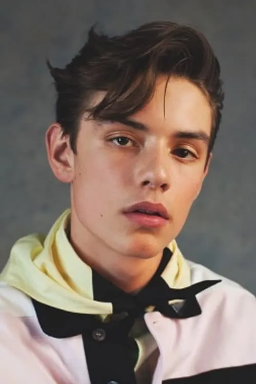 Henry Cavill ha trabajado con Louis Partridge en 3 ocasiones