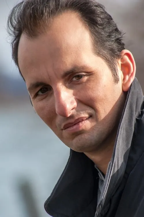 Marin Ireland ha trabajado con Louis Vanaria en 2 ocasiones