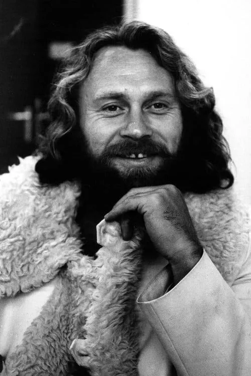 Dixie Evans ha trabajado con Louis Waldon en 1 ocasiones