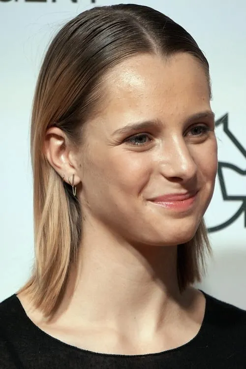 Louisa Peeters — personaje: Julie Bergman