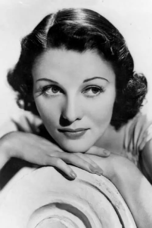 Louise Campbell interpretando a Betty Bryant