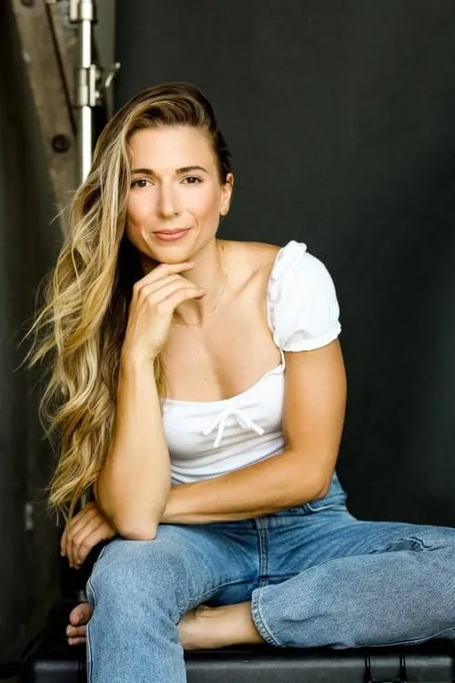 Zachary Gibson ha trabajado con Louise Hradsky en 3 ocasiones