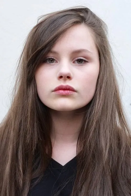 Louise Labèque interpretando a L'adolescente