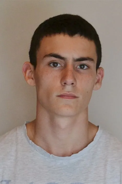 Louka Minnella interpretando a Harold