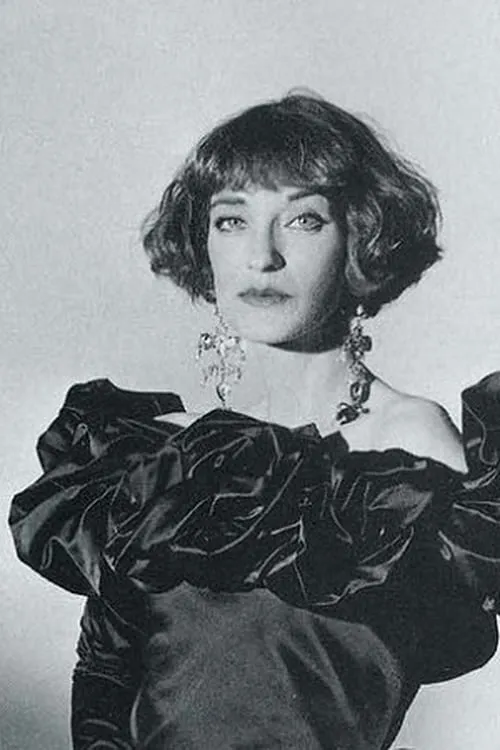 Loulou de la Falaise interpretando a Self / Interviewee