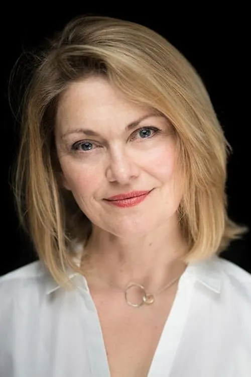 Loveday Smith interpretando a Rosie