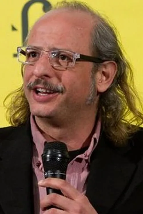 Luca Cirasola interpretando a Rapinatore