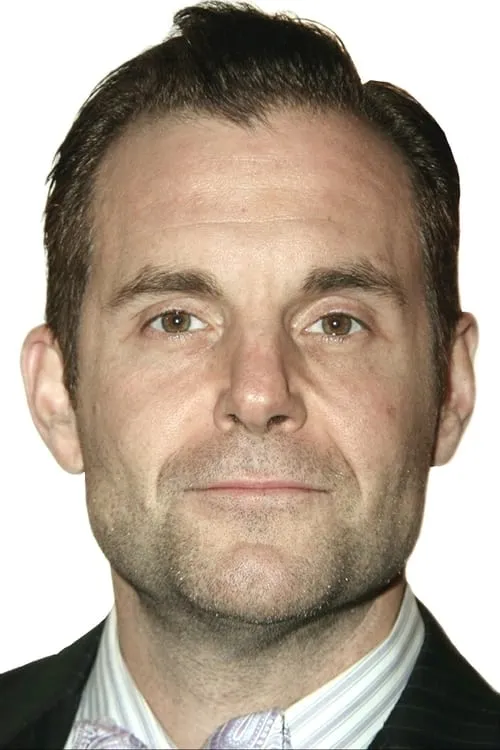 Lucas Caleb Rooney interpretando a State Trooper