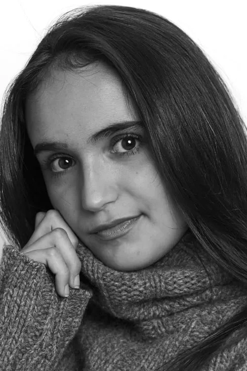 Luciana Vale — personaje: Angie