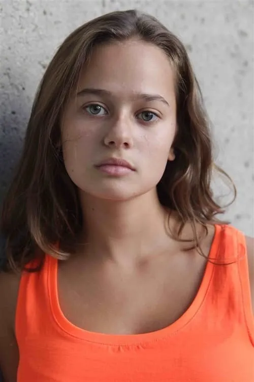 Lucie Fagedet interpretando a Emma