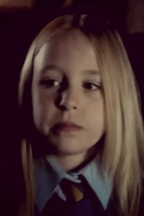 Lucy Borja-Edwards — personaje: Chloe Branagh