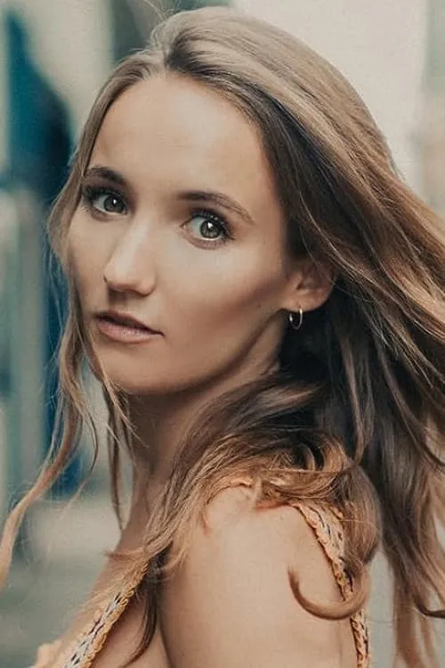 Lucy Heath interpretando a Willow Leon