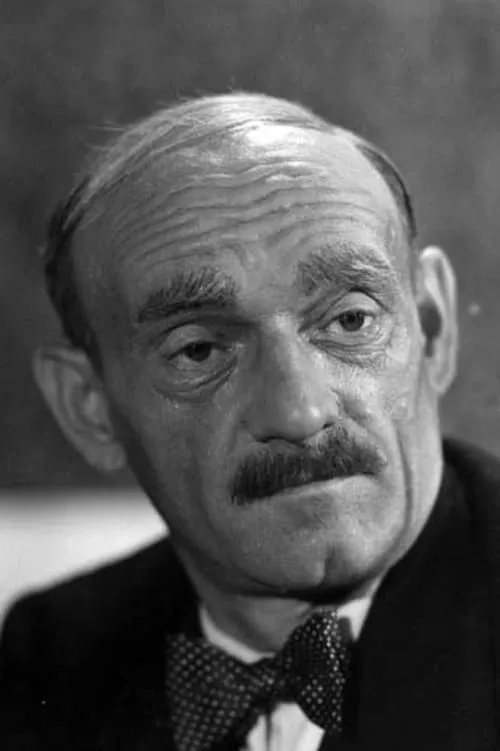 Ludwik Sempoliński interpretando a Theatre Director