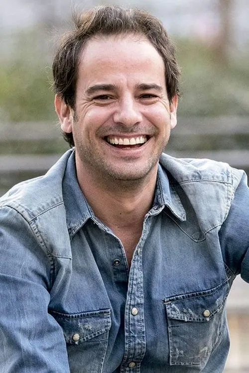 Luis Hacha interpretando a Miranda