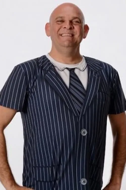 Luis Lara — personaje: Presentador