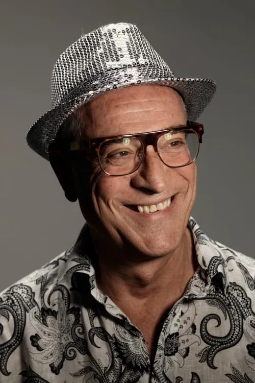 Luis Miñarro interpretando a