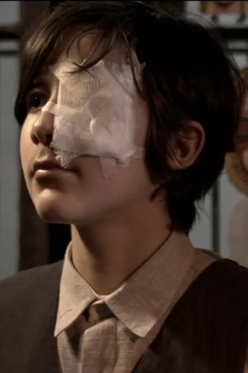 Luiz Felipe Eringer interpretando a Leon